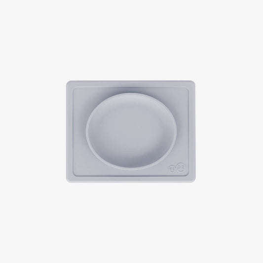 Rectangular feeding plate with suction and an oval compartment.